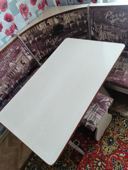 Срочно продам кухонный уголок.