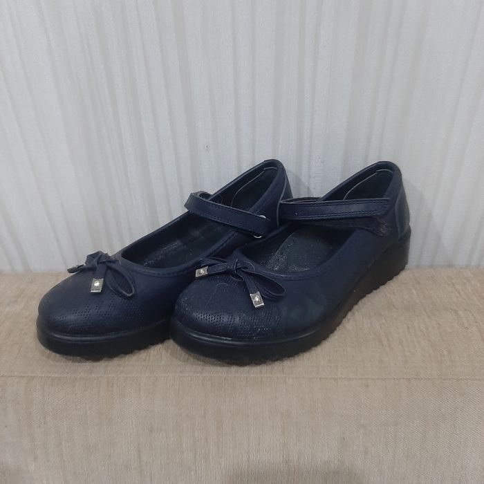 Продам туфли для девочки