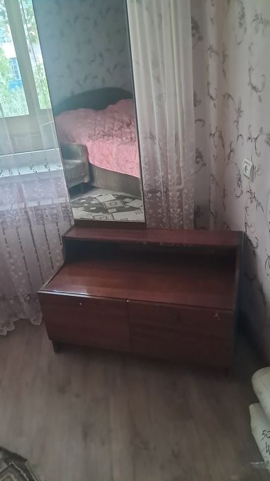 Отдам даром трюмо