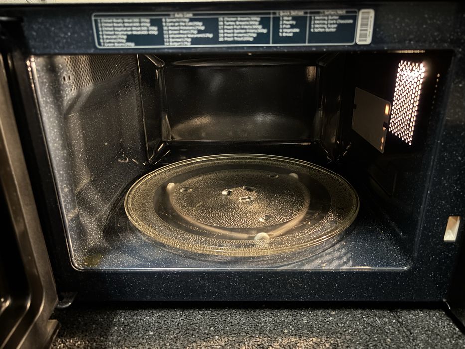 Cuptor microunde Samsung 23L 800w