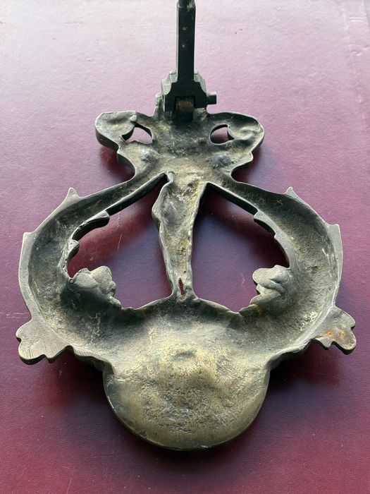 Batator de poarta vechi din bronz