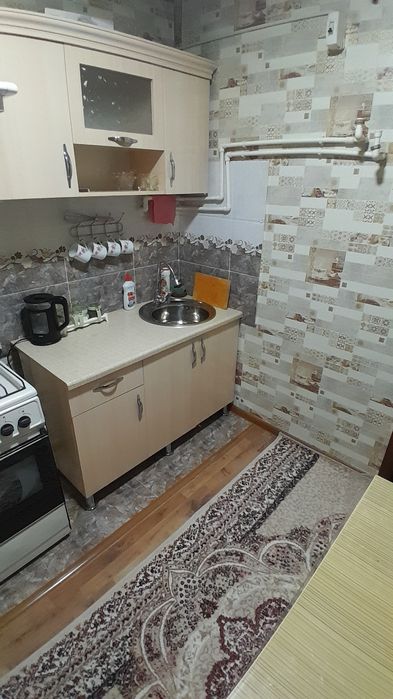 Киргилида жойлашган 1-хонали квартира сотилади