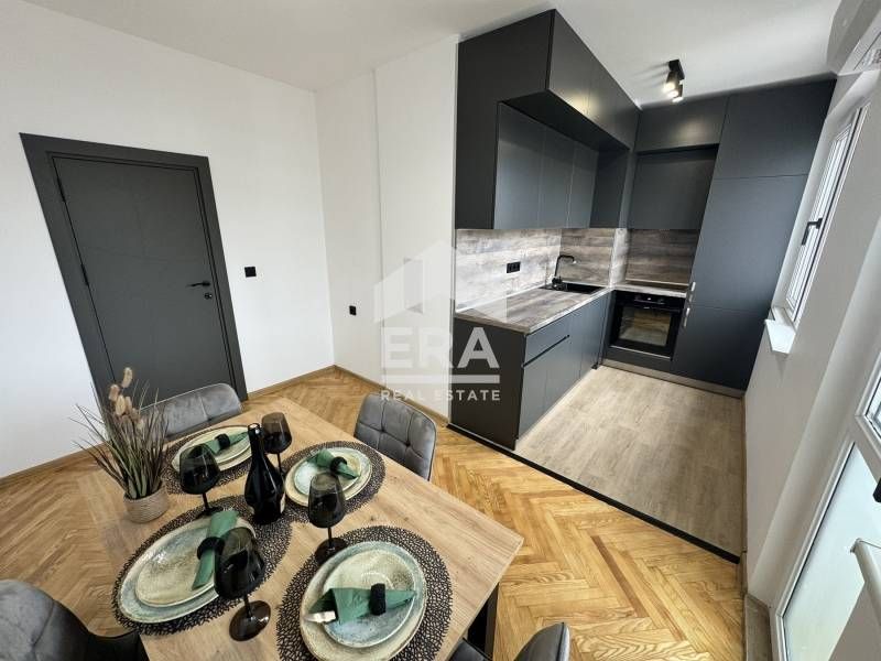 Продава се Тристаен апартамент в Варна, Левски - 90 кв.м за 2611 €/кв.м - Снимка #2