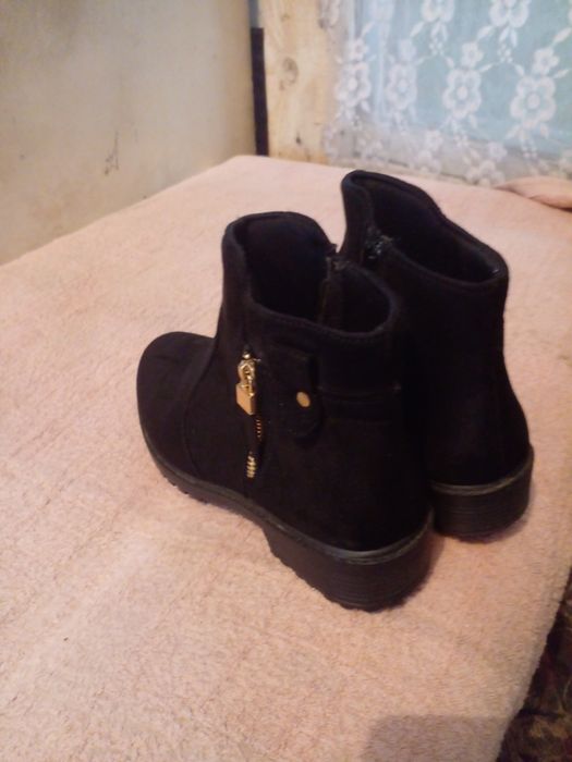 Продам ботинки .