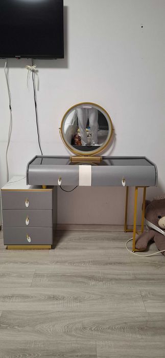 Măsuță de toaletă