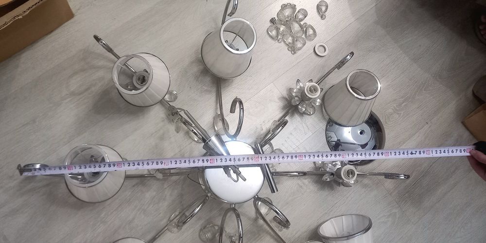 Стильная люстра в зал