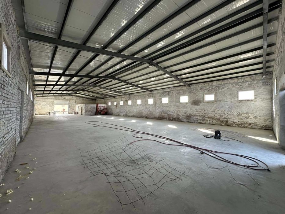 Дава се под наем Склад в Съединение - 570 кв.м за 1275 € - Снимка #1