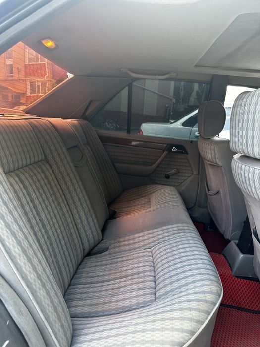 Срочно продам W124 E200