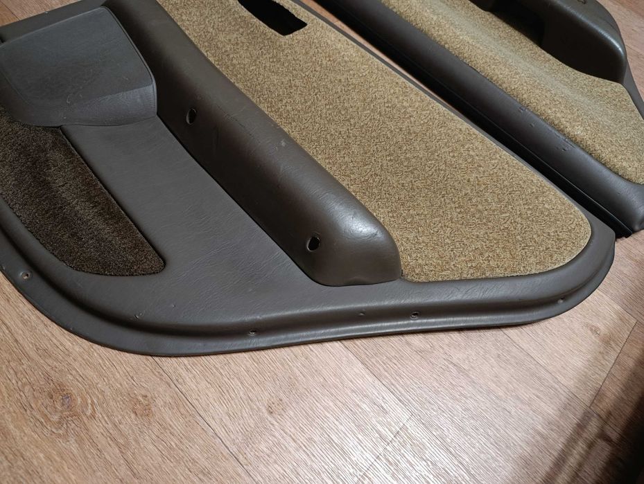 Обшивки дверей Chaser JZX90