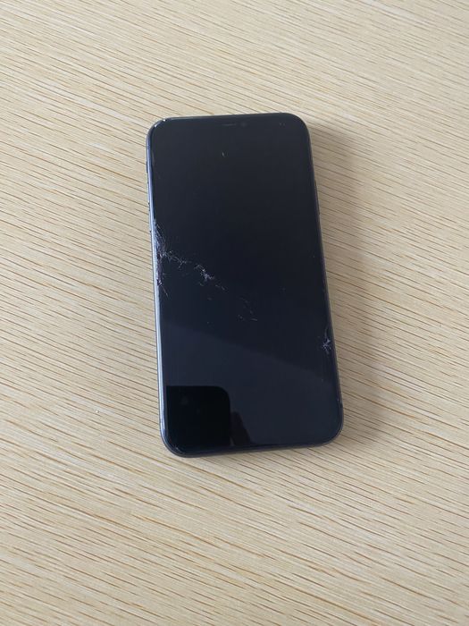 Vand iPhone 11-64Gb 73 Bat Spart fata