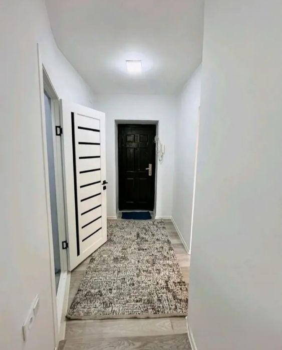 продам 1-ком. 32кв. 2мкр. 3-этаж