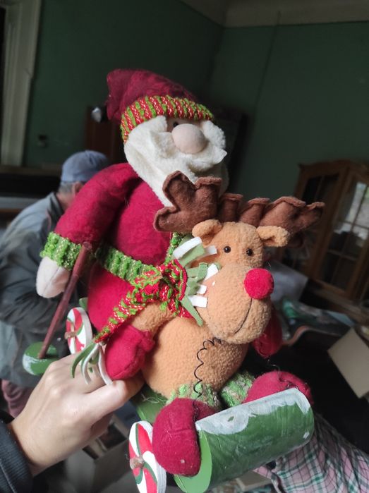 Vand jucarie de lemn Mos Craciun vechi plus inca o jucarie mos Craciun