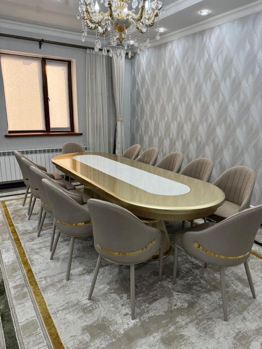 Стол со стулями почти новый