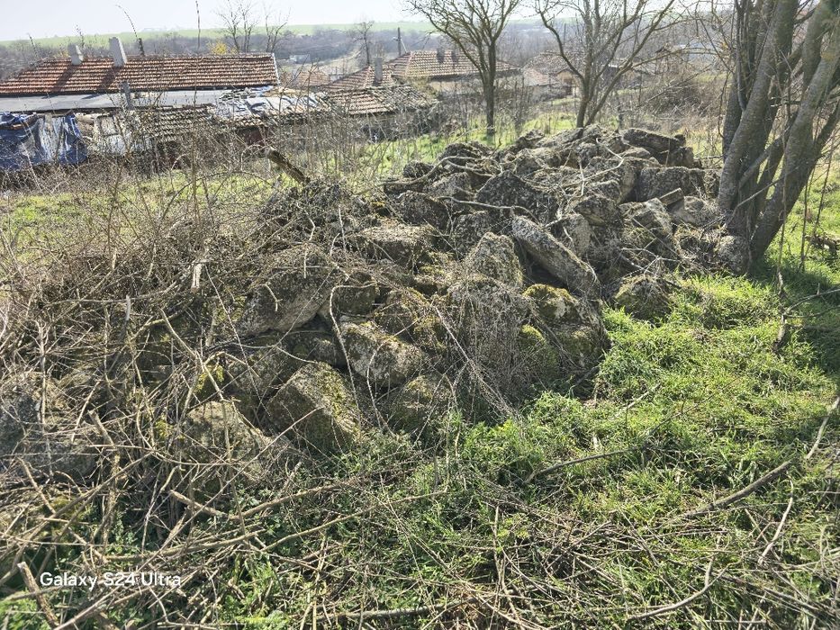 Камък от саборена къща