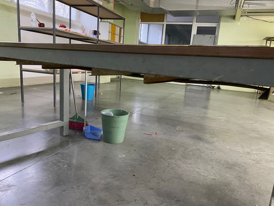 Метална работна маса