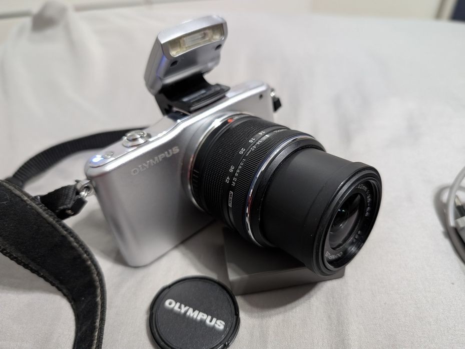 Безогледален фотоапарат Olympus E-pm1, 14-42 IIR MSC