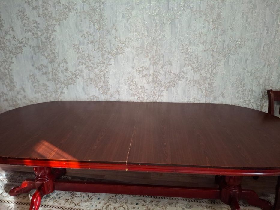 Продается овальный стол