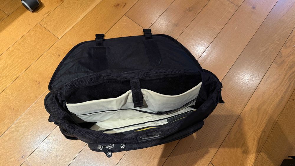 Set Genți Booq (Graphite): Rucsac Boa Squeeze + Messenger Boa Nerve