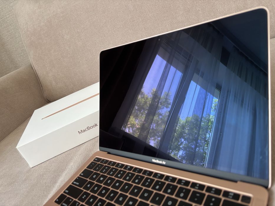 MacBook Air осень 2018 в идеальном состоянии
