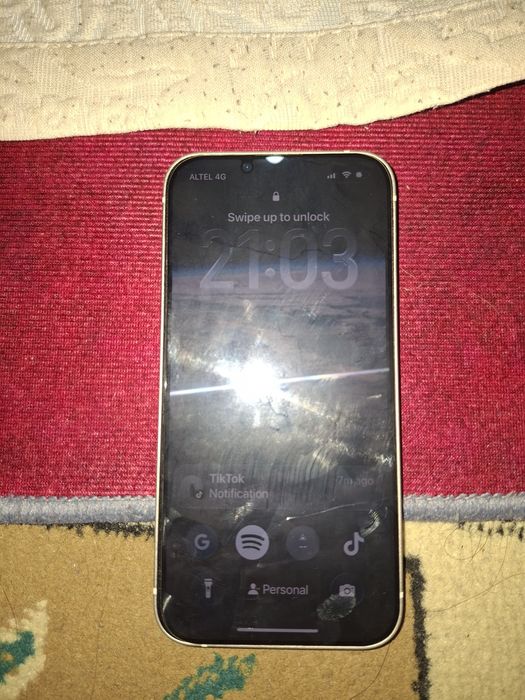 Продам iPhone 13, цвет белый