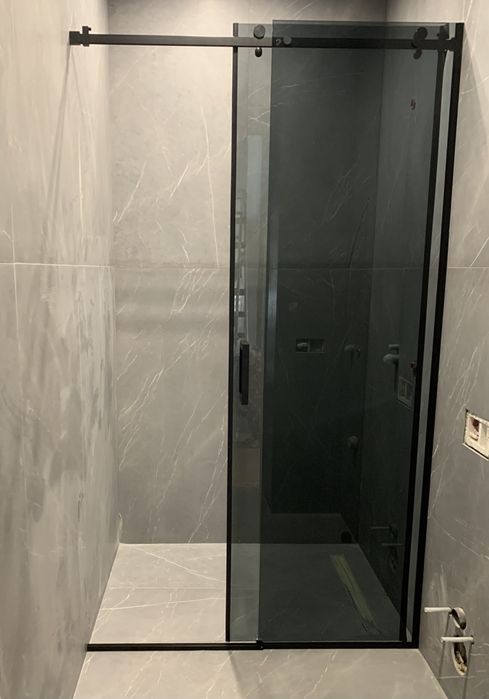 Душевой кабина и  стеклянные душ