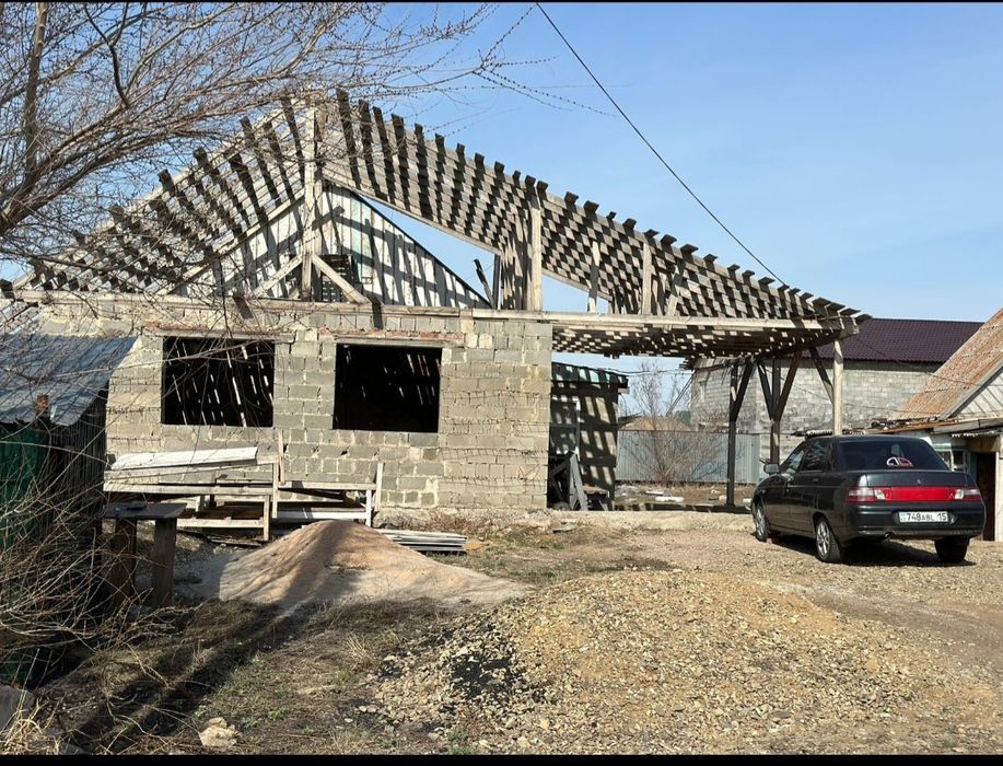 Продам недостроенный дом из пескоблока