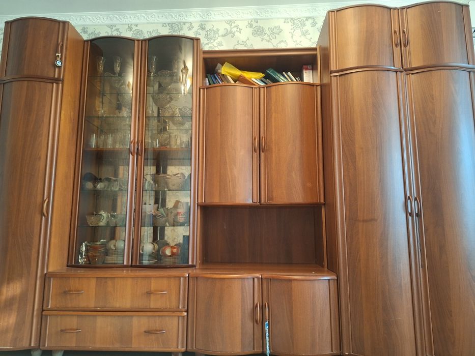 Продается стенка б/у в хорошем состоянии.