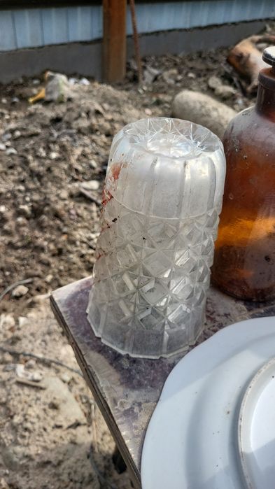 Вазы хрустальные , бутылки,  графины и прочее