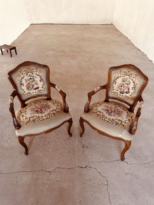 Чифт шведски кресла Louis XV – масивно дърво и оригинален гоблен