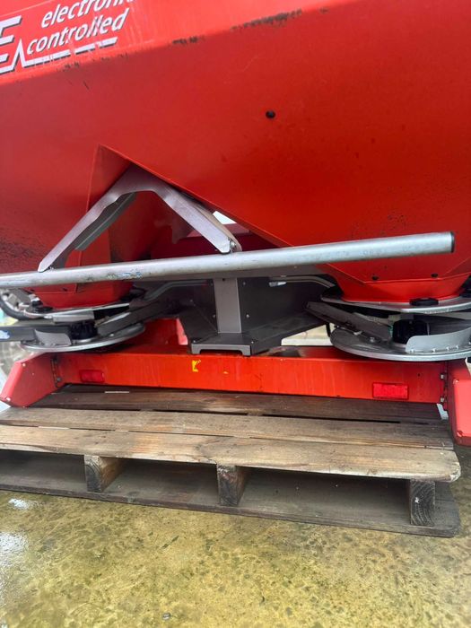 Distribuitor Ingrasaminte KUHN AXIS 40.1 – calculator dozaj