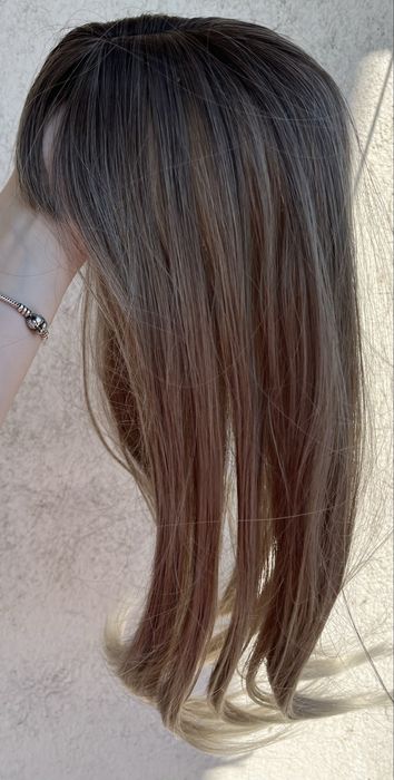 Перука с бретон.