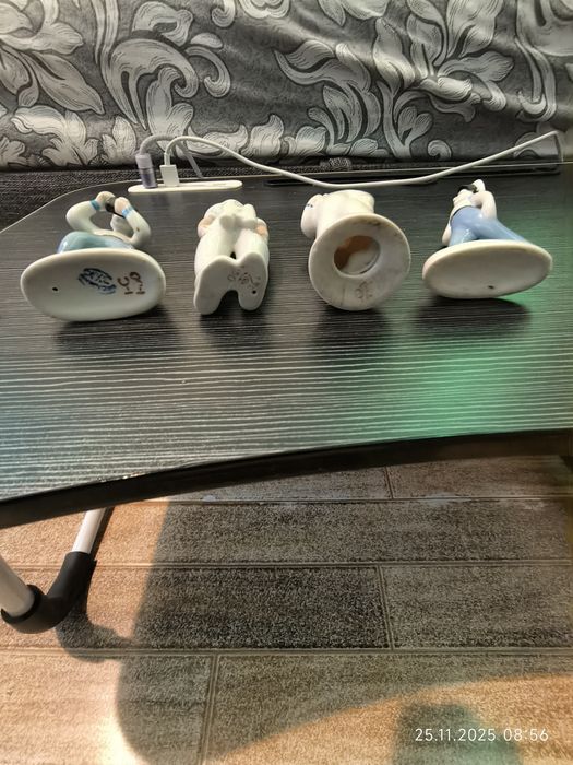 Фарфоровые статуэтки.