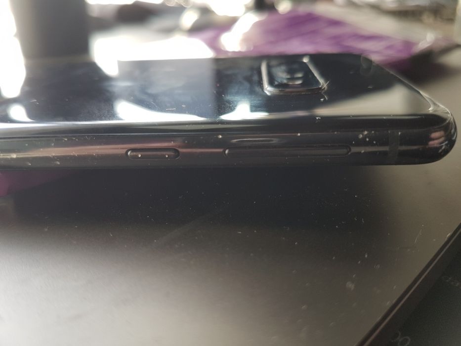 Продавам Samsung s10e