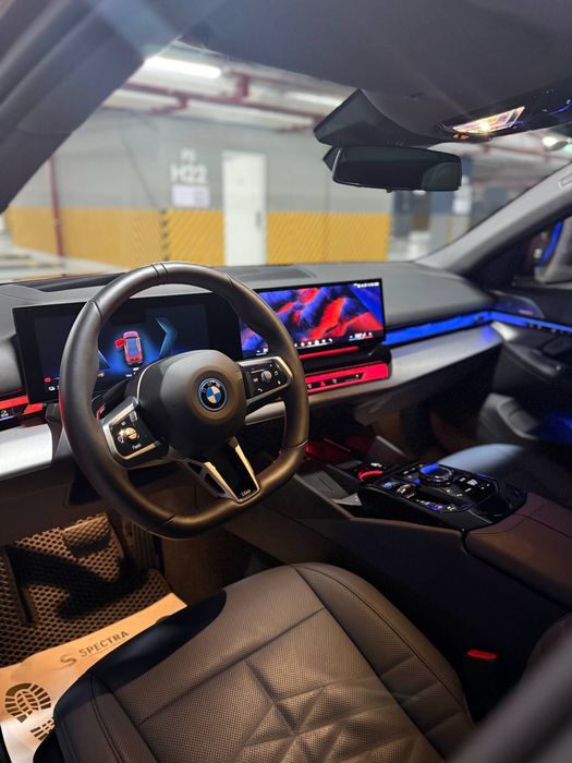 BMW i5 M Sport 35L 2.900 km. Full option.