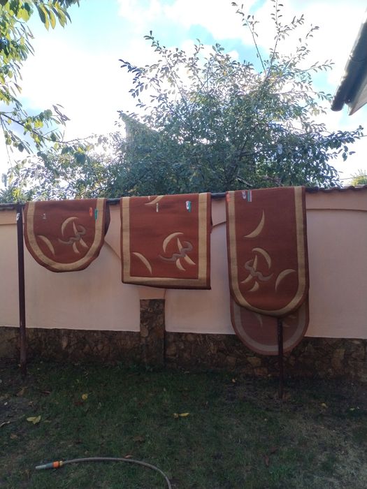 Vand trei covoare toate trei la 50 ron