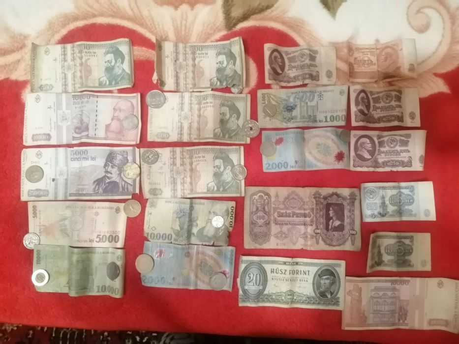 Vând bani vechi de colecție 1000 Lei negociabil