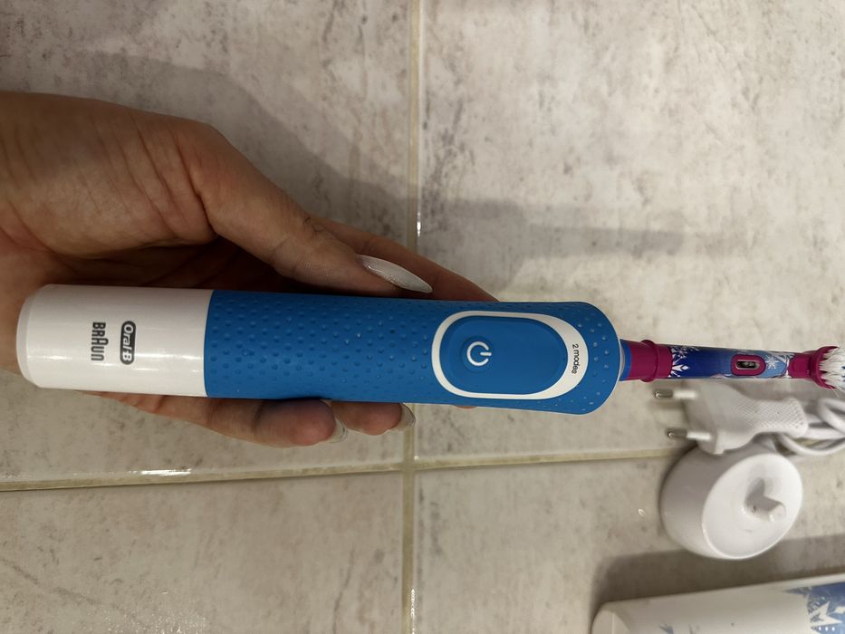 Електрическа четка за зъби Oral-B