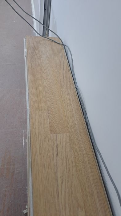 Продам ламинат бу.