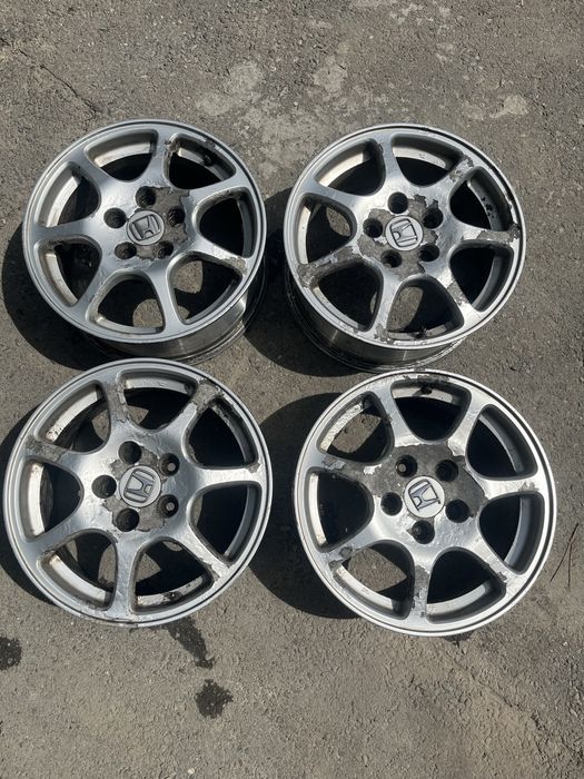 Продам оригинал диски от хонды Радиус-16