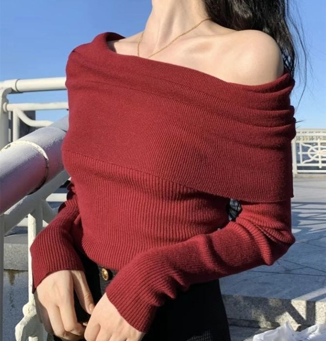 Кофта с открытыми плечами