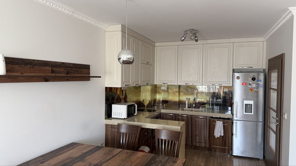 Дава се под наем Тристаен апартамент в София, Зона Б-18 - 92 кв.м за 867 € - Снимка #1