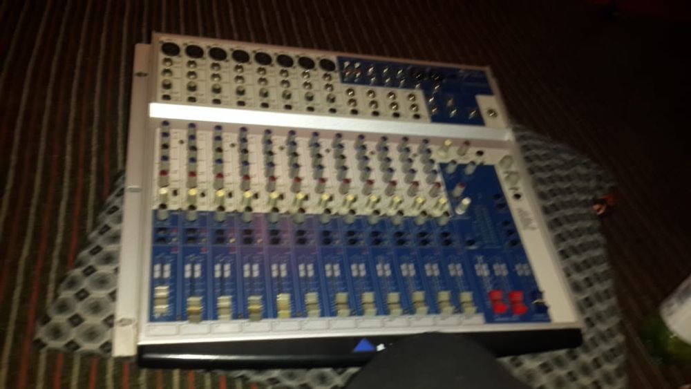 Усилитель пульт аппаратура музыкальная