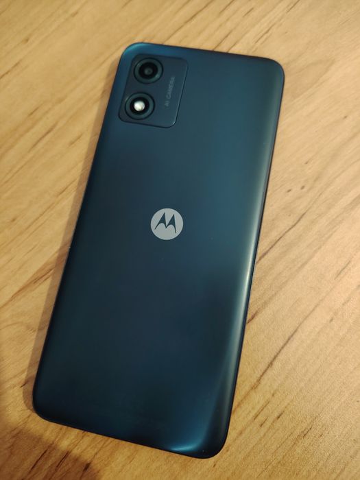 Продавам моторола Е13