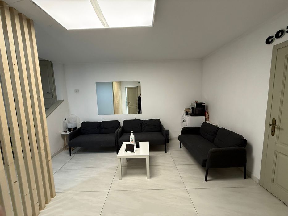 Inchiriez post manichiura/ frizerie/ cosmetica /masaj