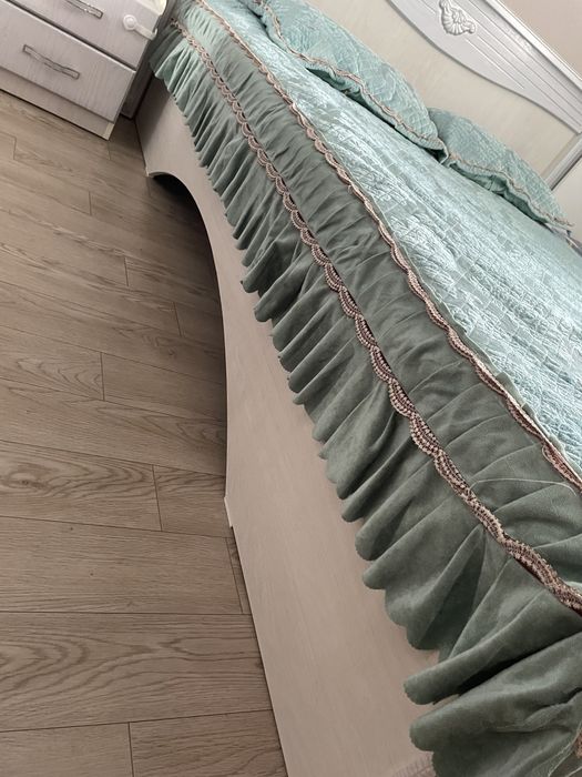 Продам спальный гарнитур.