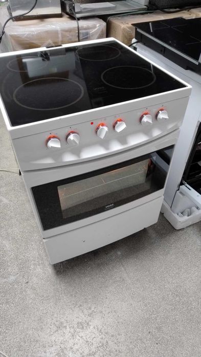 Готварска печка с керамичен плот Electrolux Voss Индукция-Induction