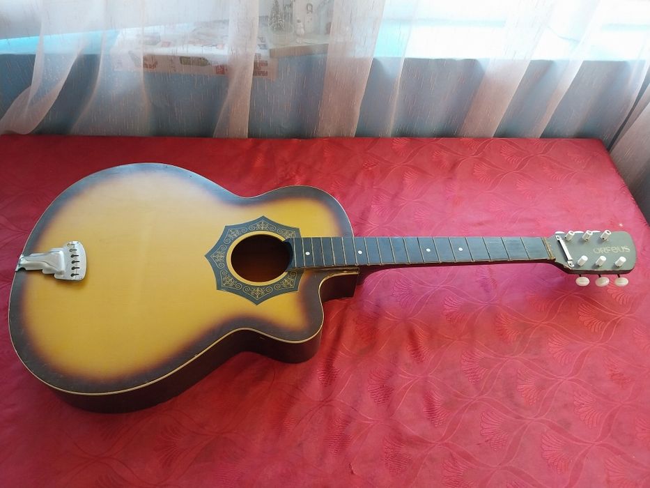 Chitară acustică Vintage de colecție.