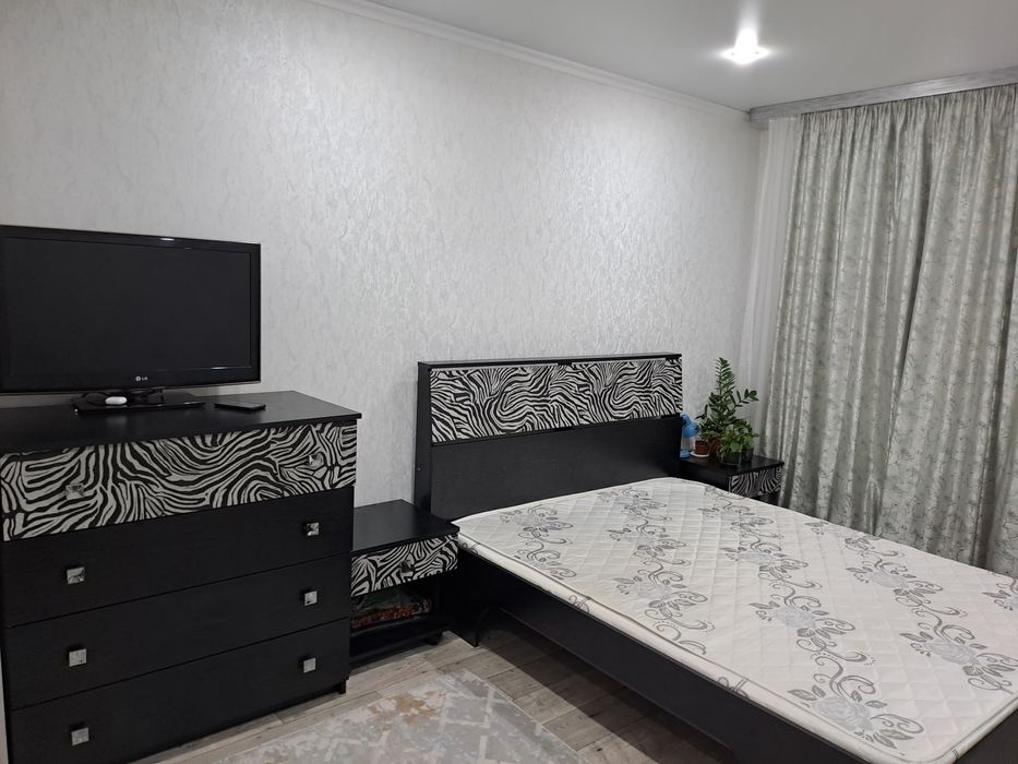 Продам спальный гарнитур без шкафа