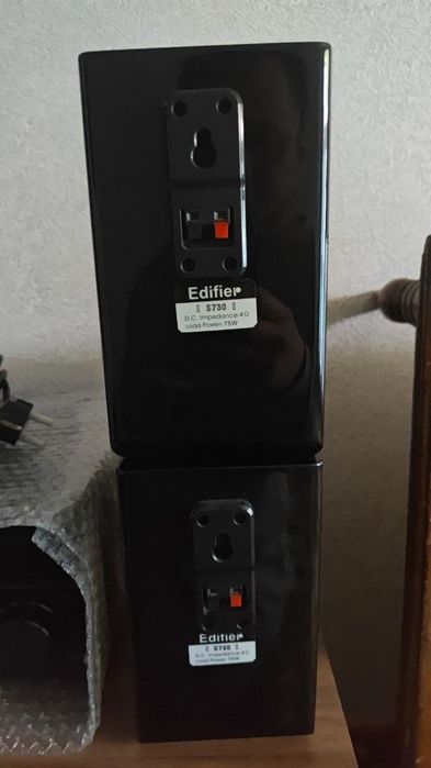 Продается пару калонок Edifier S730