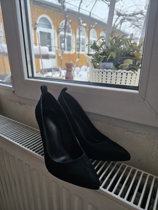 Pantofi stiletto Bershka negri
